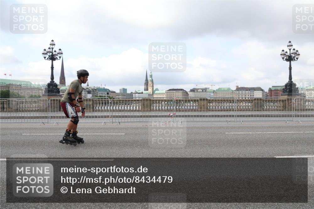 29.06.2025 - hella hamburg halbmarathon Lena Gebhardt http://msf.ph/oto/8434479 29.06.2025 09:01:22 Lombardsbrücke  meine-sportfotos.de