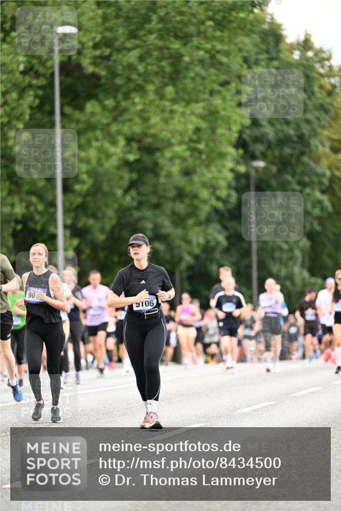 29.06.2025 - hella hamburg halbmarathon Dr. Thomas Lammeyer http://msf.ph/oto/8434500 29.06.2025 10:54:06 Kennedybrücke 1525, 1805, 2437, 2438, 2541, 2716, 2927, 2997, 3070, 4589, 5106, 5479, 5480, 5997, 6680, 6694, 6989, 7679, 8254, 9015, 9162, 9261, 10038, 10704, 10782, 11030 meine-sportfotos.de