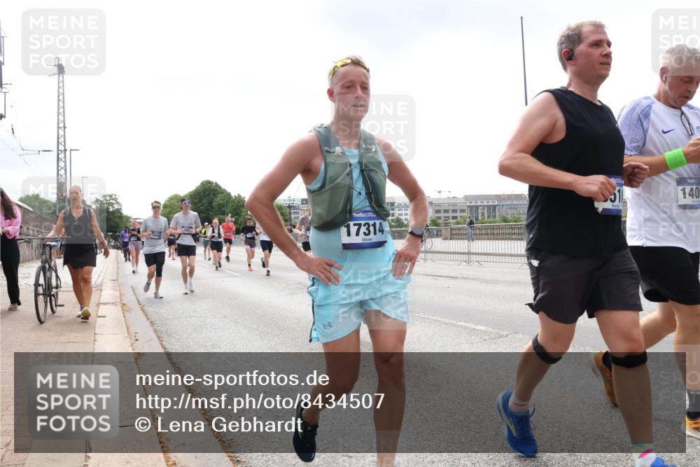 29.06.2025 - hella hamburg halbmarathon Lena Gebhardt http://msf.ph/oto/8434507 29.06.2025 10:44:44 Lombardsbrücke 1845, 17314, 140, 1024, 1273, 1345, 1519, 1629, 1924, 2007, 2343, 2610, 2674, 2779, 3506, 3570, 4215, 4275, 4496, 4968, 5355, 5647, 5649, 6002, 6841, 6888, 7216, 7842, 8272, 8582, 8907, 9036, 9084, 9085, 9331, 9333, 9397, 9510, 9536, 10006, 10223, 10303, 10304, 10416, 10562, 10566, 10668, 10707, 11272, 11825, 12318, 12322, 12394, 12409, 12803, 12995, 13039, 13261, 13262, 13288, 13330, 13390, 13906, 14091, 14123, 14350, 14654, 14681, 14971, 18454, 18459 meine-sportfotos.de