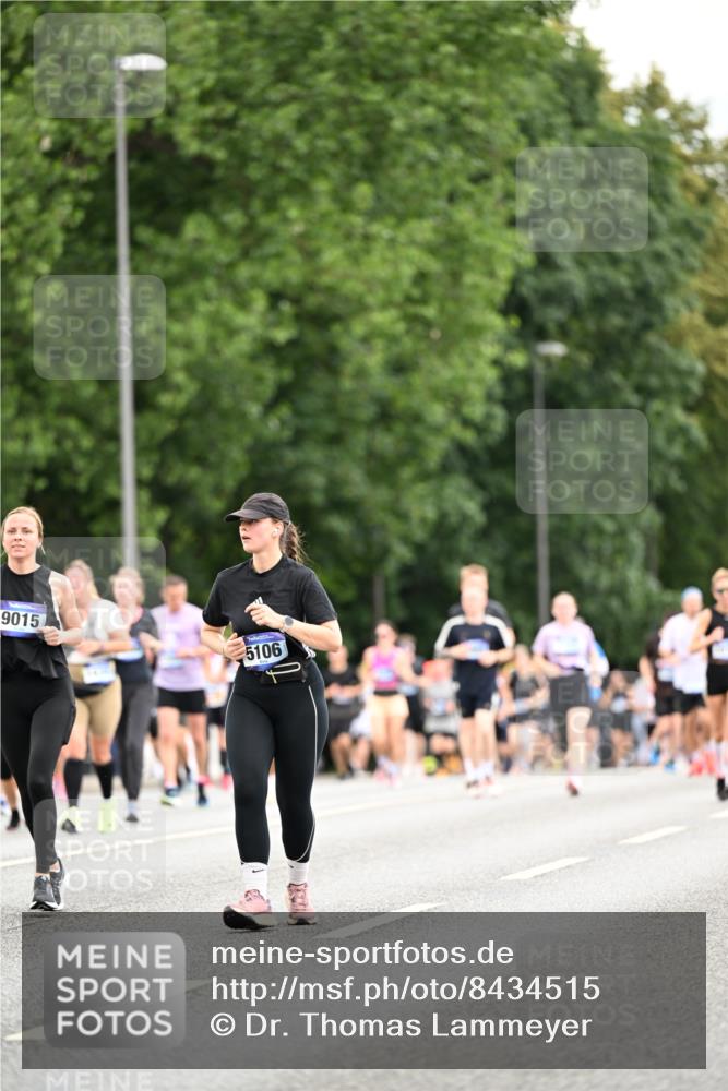 29.06.2025 - hella hamburg halbmarathon Dr. Thomas Lammeyer http://msf.ph/oto/8434515 29.06.2025 10:54:06 Kennedybrücke 1525, 1805, 2437, 2438, 2541, 2716, 2927, 2997, 3070, 4589, 5106, 5479, 5480, 5997, 6680, 6694, 6989, 7679, 8254, 9015, 9162, 9261, 10038, 10704, 10782, 11030 meine-sportfotos.de