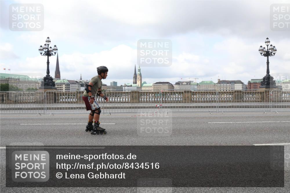 29.06.2025 - hella hamburg halbmarathon Lena Gebhardt http://msf.ph/oto/8434516 29.06.2025 09:01:22 Lombardsbrücke  meine-sportfotos.de