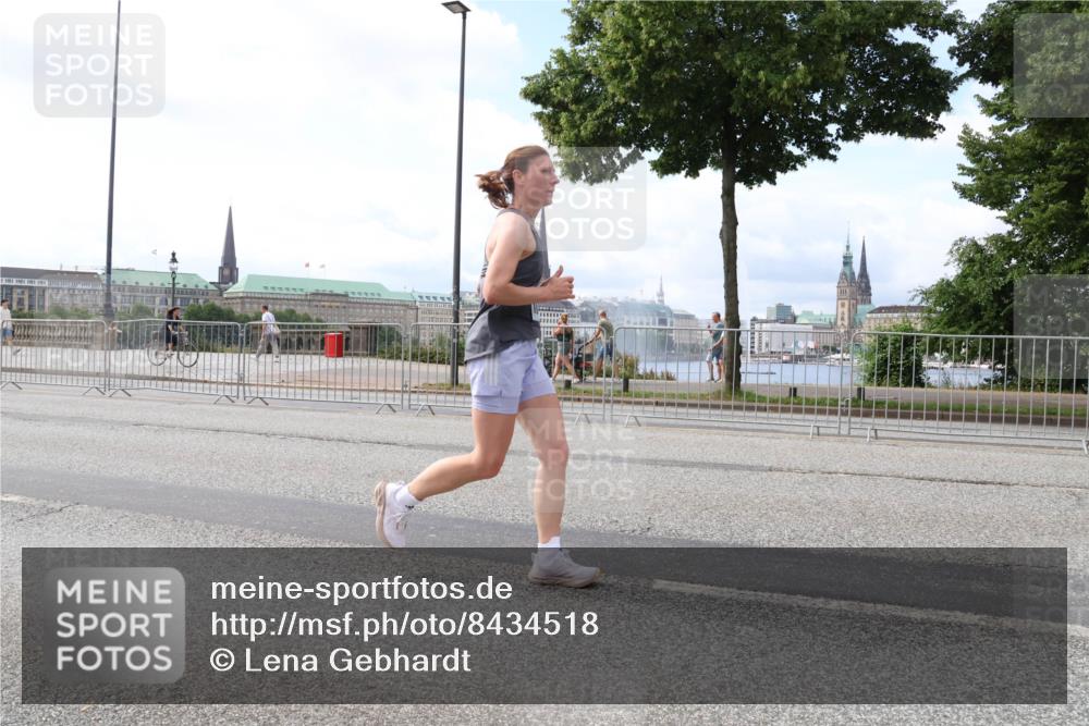 29.06.2025 - hella hamburg halbmarathon Lena Gebhardt http://msf.ph/oto/8434518 29.06.2025 10:08:44 Lombardsbrücke 1427, 2427, 3762, 5347, 5926, 6100, 6590, 7198, 7453, 7476, 9457, 9616, 9823, 9951, 9958, 10035, 10092, 10857, 11657, 11780, 11967, 12144, 13174, 13592, 13593, 14631, 14902, 14965, 15429, 15584, 15586, 15592, 16439, 18266, 18505 meine-sportfotos.de