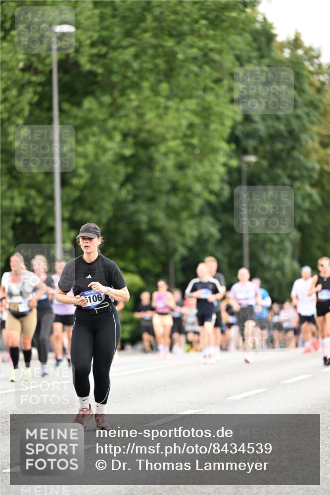 29.06.2025 - hella hamburg halbmarathon Dr. Thomas Lammeyer http://msf.ph/oto/8434539 29.06.2025 10:54:07 Kennedybrücke 1525, 1805, 2437, 2438, 2541, 2716, 2927, 2997, 3070, 4589, 5106, 5479, 5480, 5997, 6680, 6694, 6989, 7679, 8254, 9015, 9162, 9261, 10038, 10704, 10782, 11030 meine-sportfotos.de