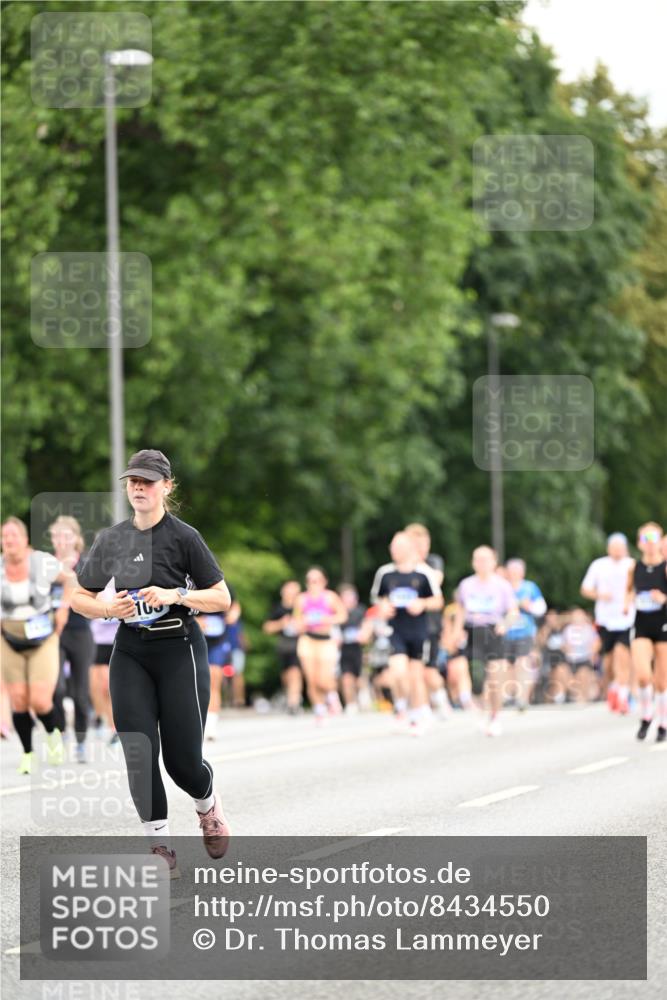 29.06.2025 - hella hamburg halbmarathon Dr. Thomas Lammeyer http://msf.ph/oto/8434550 29.06.2025 10:54:07 Kennedybrücke 1525, 1805, 2437, 2438, 2541, 2716, 2927, 2997, 3070, 4589, 5106, 5479, 5480, 5997, 6680, 6694, 6989, 7679, 8254, 9015, 9162, 9261, 10038, 10704, 10782, 11030 meine-sportfotos.de