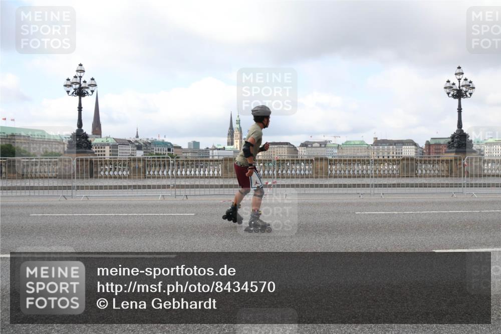 29.06.2025 - hella hamburg halbmarathon Lena Gebhardt http://msf.ph/oto/8434570 29.06.2025 09:01:22 Lombardsbrücke  meine-sportfotos.de