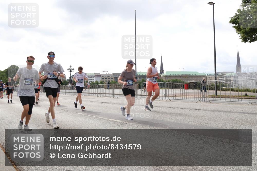 29.06.2025 - hella hamburg halbmarathon Lena Gebhardt http://msf.ph/oto/8434579 29.06.2025 10:44:46 Lombardsbrücke 18459, 18454, 9331, 4215, 9333, 1024, 1273, 1345, 1629, 1924, 2007, 2343, 2610, 2674, 2779, 3506, 3570, 4215, 4275, 4496, 4968, 5355, 5647, 5649, 6002, 6841, 6888, 7216, 8272, 8582, 8907, 9036, 9084, 9085, 9331, 9333, 9397, 9536, 10006, 10303, 10304, 10416, 10562, 10566, 10668, 10707, 11272, 11825, 12198, 12318, 12322, 12394, 12409, 12803, 12995, 13039, 13261, 13262, 13288, 13330, 13390, 13906, 14091, 14123, 14350, 14654, 14681, 14971, 18454, 18459 meine-sportfotos.de
