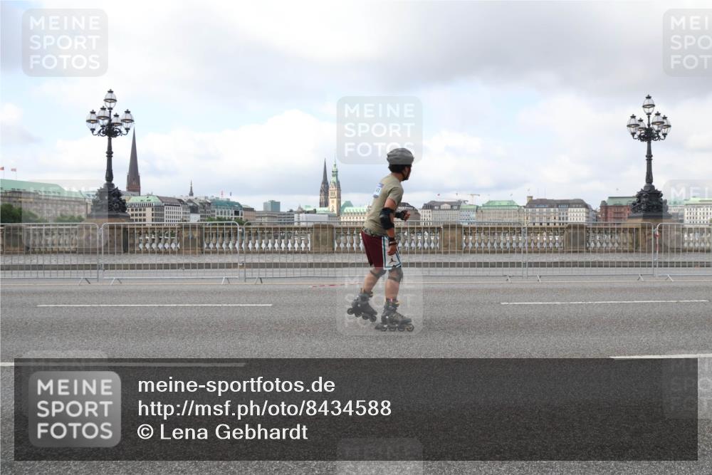 29.06.2025 - hella hamburg halbmarathon Lena Gebhardt http://msf.ph/oto/8434588 29.06.2025 09:01:22 Lombardsbrücke  meine-sportfotos.de