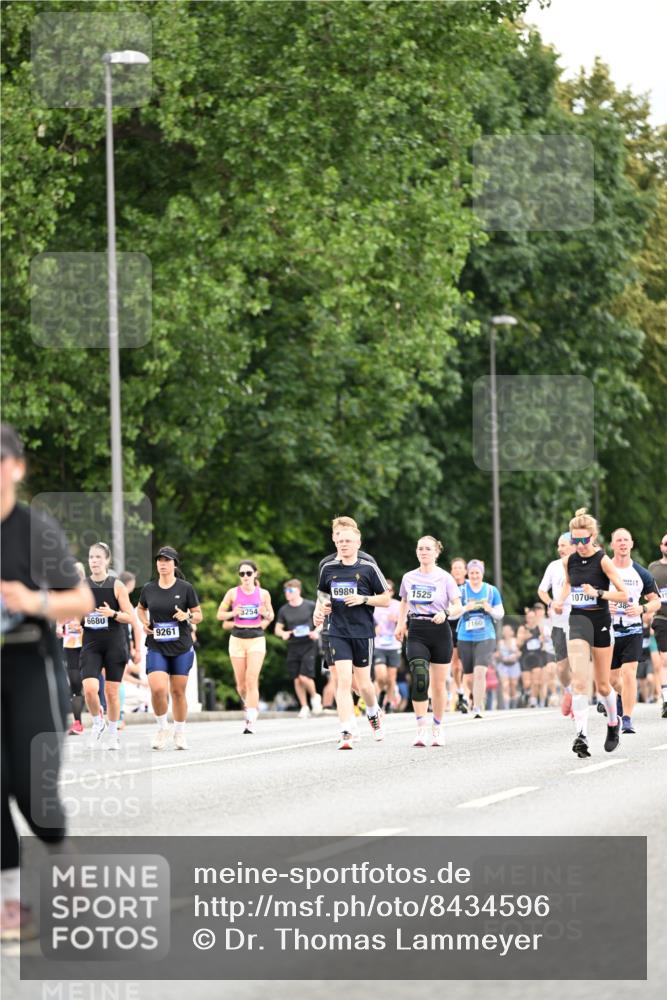 29.06.2025 - hella hamburg halbmarathon Dr. Thomas Lammeyer http://msf.ph/oto/8434596 29.06.2025 10:54:09 Kennedybrücke 1525, 1805, 2437, 2438, 2541, 2716, 2927, 2997, 3070, 4589, 5106, 5479, 5480, 5997, 6680, 6694, 6989, 7679, 8254, 9015, 9162, 9261, 10038, 10060, 10704, 10782, 11030 meine-sportfotos.de