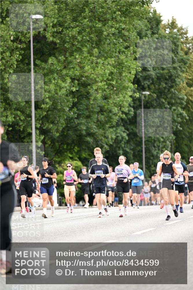 29.06.2025 - hella hamburg halbmarathon Dr. Thomas Lammeyer http://msf.ph/oto/8434599 29.06.2025 10:54:09 Kennedybrücke 1525, 1805, 2437, 2438, 2541, 2716, 2927, 2997, 3070, 4589, 5106, 5479, 5480, 5997, 6680, 6694, 6989, 7679, 8254, 9015, 9162, 9261, 10038, 10060, 10704, 10782, 11030 meine-sportfotos.de
