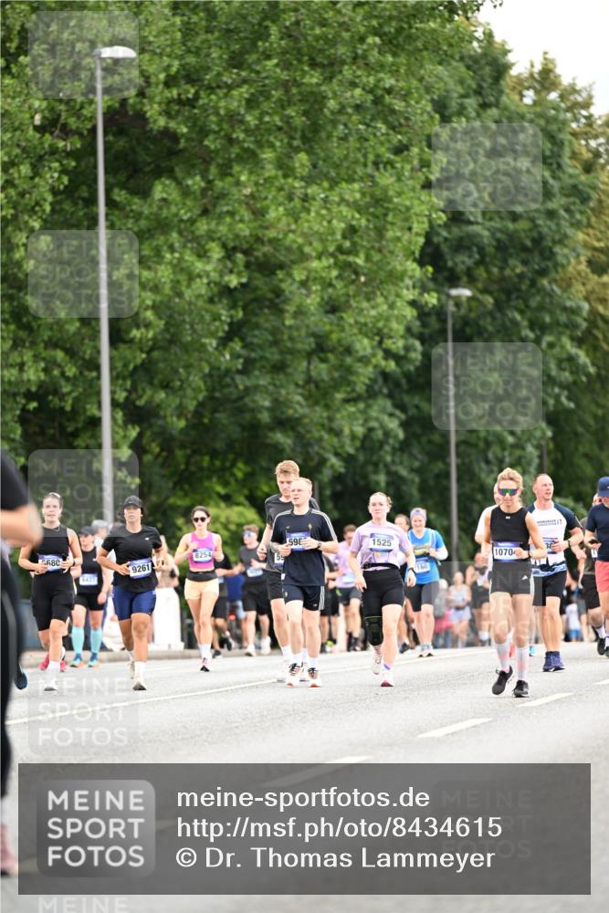 29.06.2025 - hella hamburg halbmarathon Dr. Thomas Lammeyer http://msf.ph/oto/8434615 29.06.2025 10:54:09 Kennedybrücke 1525, 1805, 2437, 2438, 2541, 2716, 2927, 2997, 3070, 4589, 5106, 5479, 5480, 5997, 6680, 6694, 6989, 7679, 8254, 9015, 9162, 9261, 10038, 10060, 10704, 10782, 11030 meine-sportfotos.de