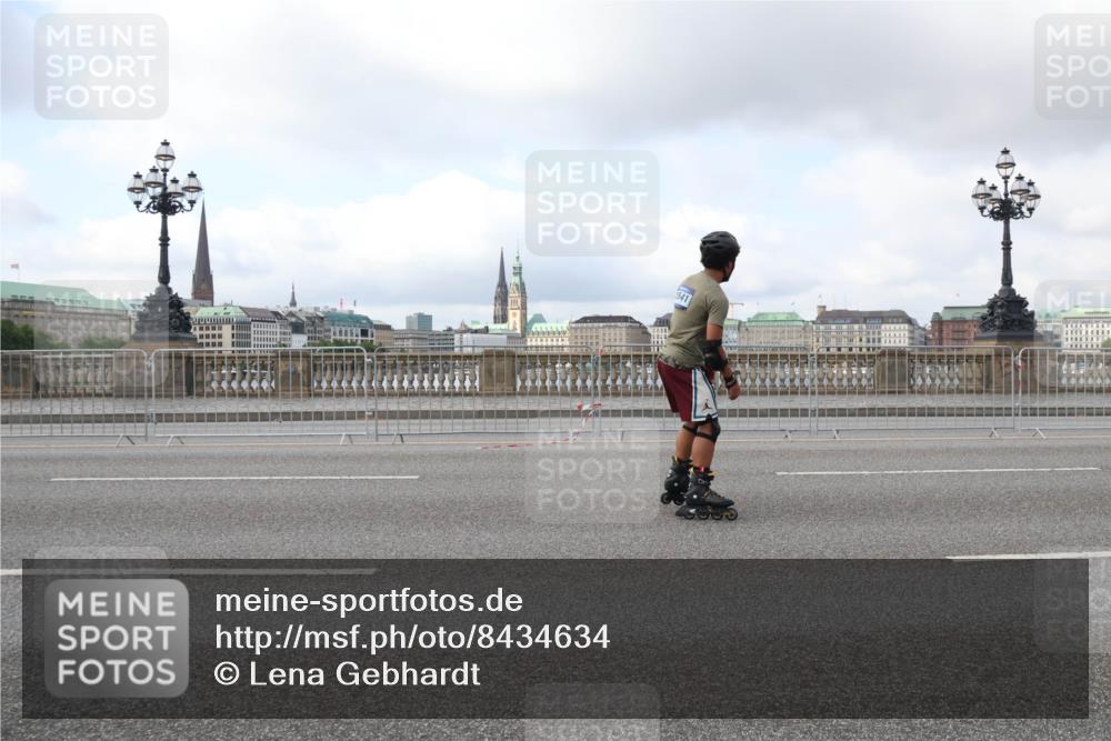29.06.2025 - hella hamburg halbmarathon Lena Gebhardt http://msf.ph/oto/8434634 29.06.2025 09:01:23 Lombardsbrücke  meine-sportfotos.de
