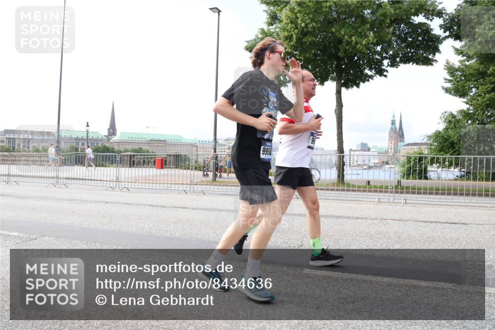 29.06.2025 - hella hamburg halbmarathon Lena Gebhardt http://msf.ph/oto/8434636 29.06.2025 10:08:46 Lombardsbrücke 8900, 1427, 3762, 5347, 6100, 6590, 7453, 7476, 9457, 9823, 9951, 9958, 10035, 10092, 11657, 11780, 11967, 12144, 13174, 13592, 13593, 14631, 14902, 14965, 15429, 15584, 15586, 15592, 16439, 18266, 18505 meine-sportfotos.de