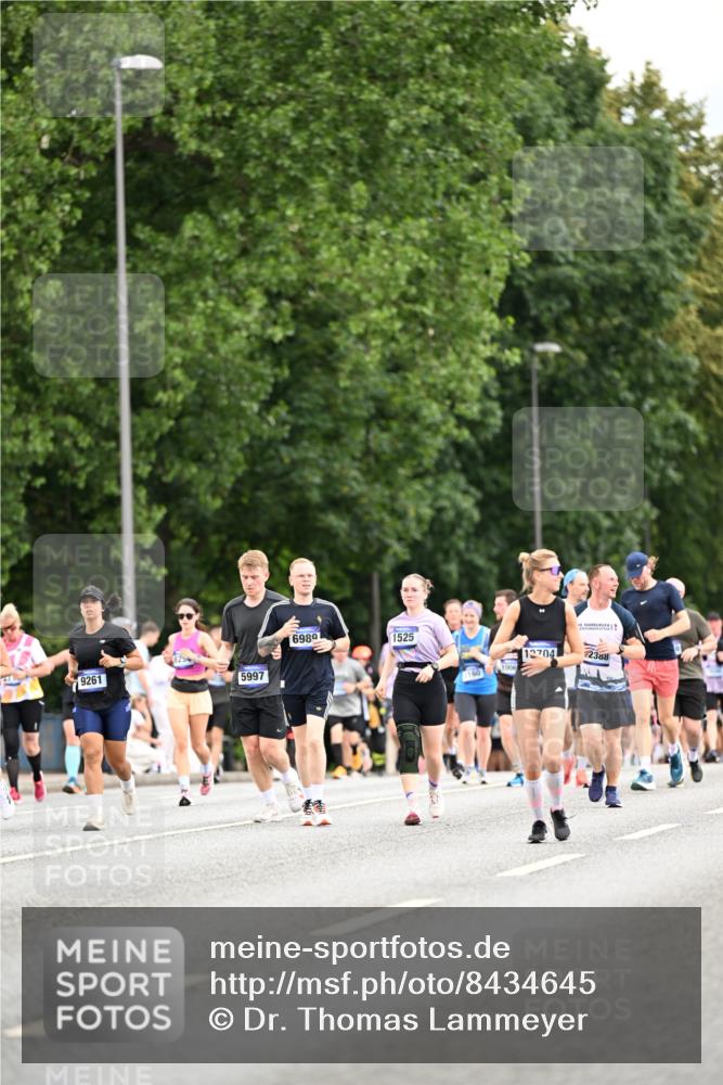 29.06.2025 - hella hamburg halbmarathon Dr. Thomas Lammeyer http://msf.ph/oto/8434645 29.06.2025 10:54:10 Kennedybrücke 1525, 1805, 2437, 2438, 2541, 2927, 2997, 3070, 4589, 5106, 5479, 5480, 5997, 6680, 6694, 6989, 7679, 8254, 9015, 9162, 9261, 10038, 10060, 10704, 10782, 11030 meine-sportfotos.de