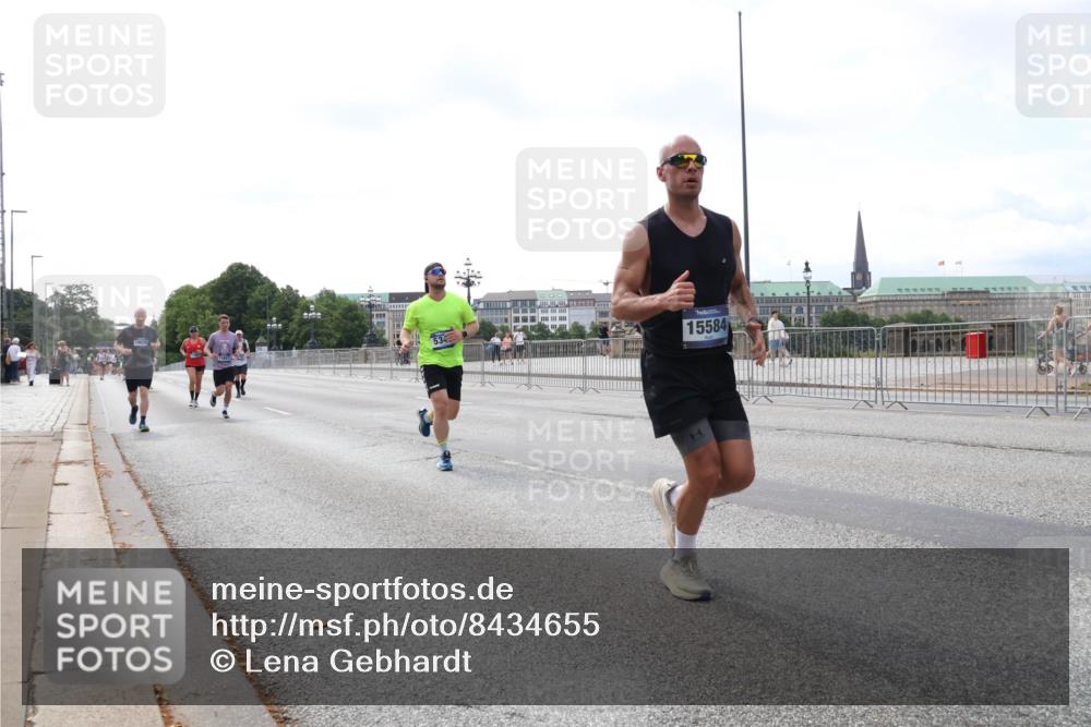29.06.2025 - hella hamburg halbmarathon Lena Gebhardt http://msf.ph/oto/8434655 29.06.2025 10:08:47 Lombardsbrücke 14, 15584, 1427, 3762, 5347, 6100, 6590, 7453, 7476, 9457, 9823, 9951, 9958, 10035, 10092, 11657, 11780, 11967, 12144, 13174, 13592, 13593, 14902, 14965, 15429, 15584, 15586, 15592, 16439, 18266, 18505 meine-sportfotos.de