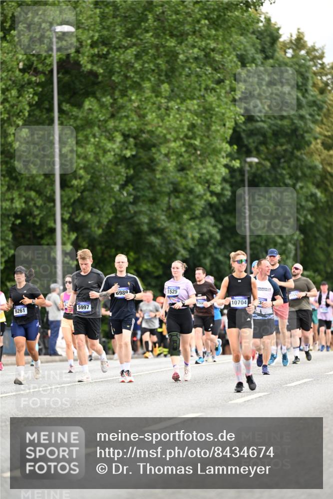 29.06.2025 - hella hamburg halbmarathon Dr. Thomas Lammeyer http://msf.ph/oto/8434674 29.06.2025 10:54:11 Kennedybrücke 1525, 1805, 2437, 2438, 2541, 2927, 2997, 3070, 4589, 5106, 5479, 5480, 5997, 6680, 6694, 6989, 7679, 7755, 8254, 9015, 9162, 9261, 10038, 10060, 10704, 10782, 11030 meine-sportfotos.de