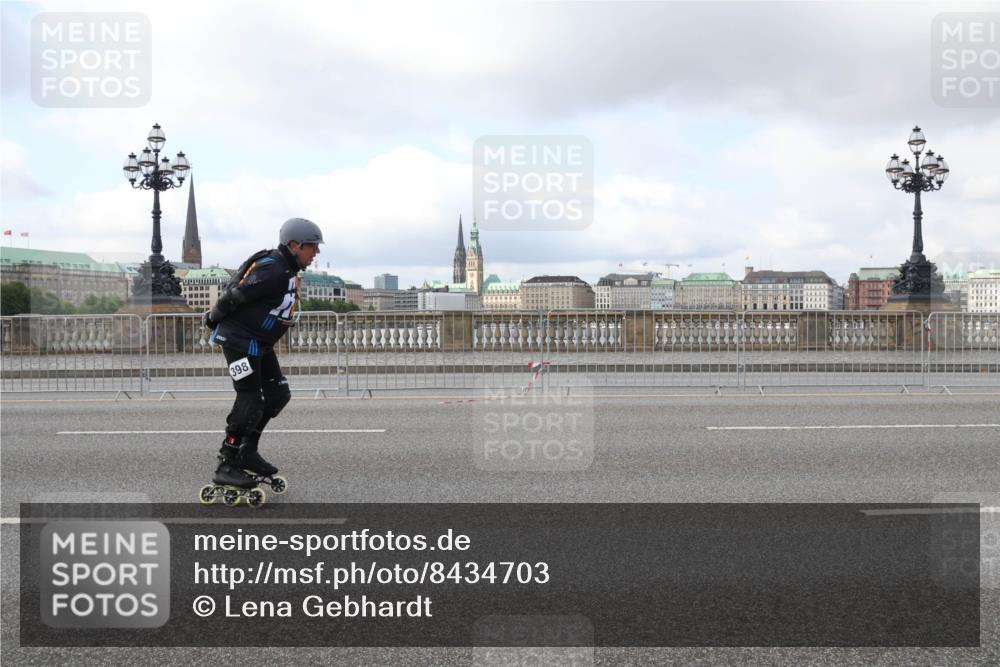 29.06.2025 - hella hamburg halbmarathon Lena Gebhardt http://msf.ph/oto/8434703 29.06.2025 09:01:28 Lombardsbrücke 398 meine-sportfotos.de