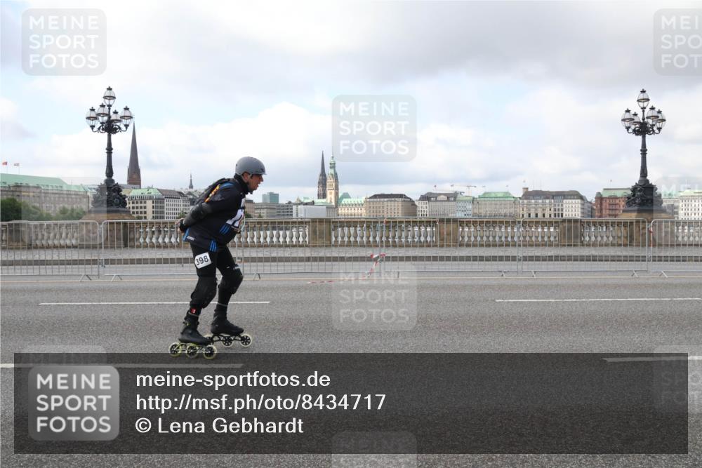 29.06.2025 - hella hamburg halbmarathon Lena Gebhardt http://msf.ph/oto/8434717 29.06.2025 09:01:28 Lombardsbrücke 398 meine-sportfotos.de