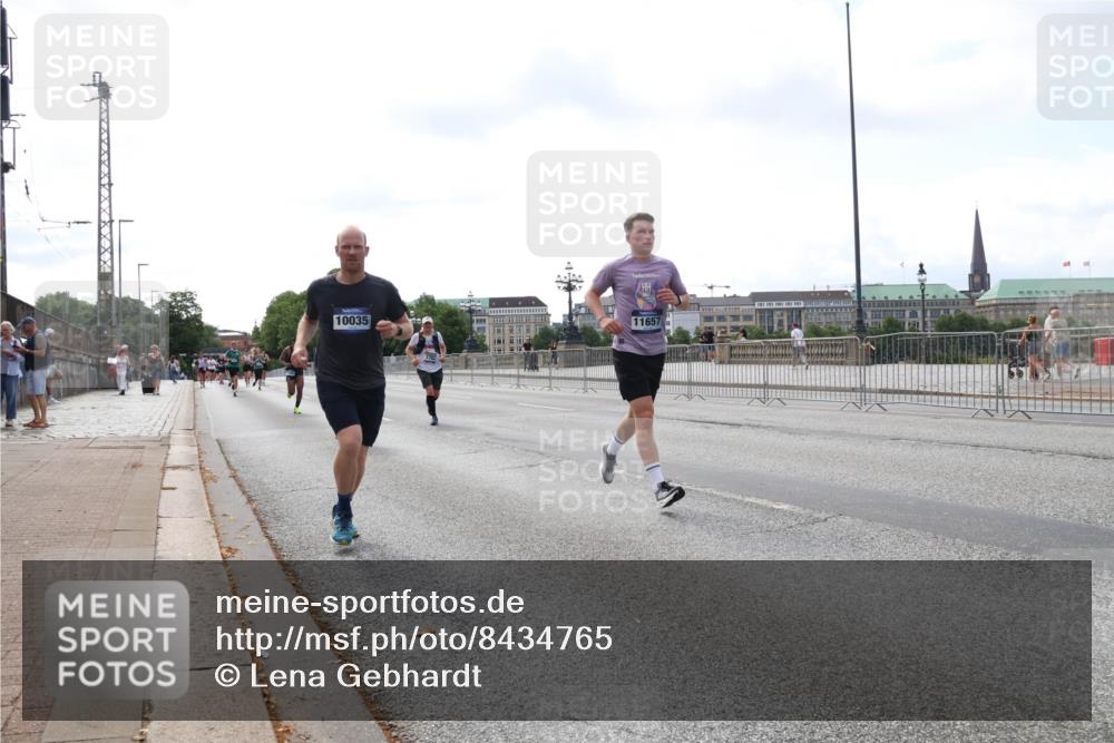 29.06.2025 - hella hamburg halbmarathon Lena Gebhardt http://msf.ph/oto/8434765 29.06.2025 10:08:51 Lombardsbrücke 10035, 11657, 1147, 1427, 3762, 5347, 6100, 6590, 7453, 7476, 9951, 9958, 10035, 10092, 11496, 11657, 11780, 11967, 12144, 13174, 13592, 13593, 14902, 14965, 15429, 15584, 15586, 15592, 16439, 17347, 18266, 18505 meine-sportfotos.de