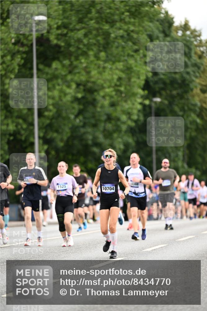 29.06.2025 - hella hamburg halbmarathon Dr. Thomas Lammeyer http://msf.ph/oto/8434770 29.06.2025 10:54:13 Kennedybrücke 1525, 1805, 2541, 2927, 2997, 3070, 4589, 5106, 5997, 6680, 6694, 6989, 7679, 7755, 8254, 9015, 9162, 9261, 10038, 10060, 10704, 10782, 11030 meine-sportfotos.de