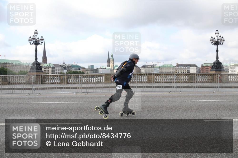 29.06.2025 - hella hamburg halbmarathon Lena Gebhardt http://msf.ph/oto/8434776 29.06.2025 09:01:28 Lombardsbrücke 398 meine-sportfotos.de