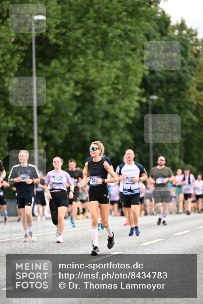 29.06.2025 - hella hamburg halbmarathon Dr. Thomas Lammeyer http://msf.ph/oto/8434783 29.06.2025 10:54:14 Kennedybrücke 1525, 1805, 2160, 2541, 2927, 2997, 3070, 4589, 5106, 5997, 6680, 6694, 6989, 7755, 8254, 9015, 9162, 9261, 10038, 10060, 10704, 10782, 11030 meine-sportfotos.de