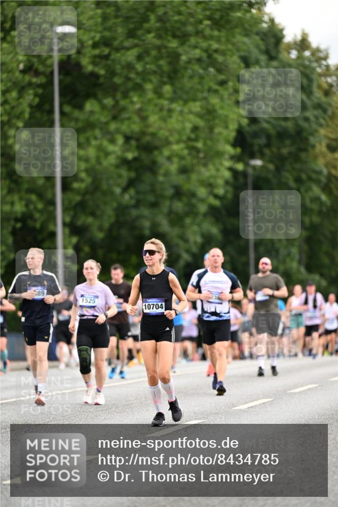29.06.2025 - hella hamburg halbmarathon Dr. Thomas Lammeyer http://msf.ph/oto/8434785 29.06.2025 10:54:14 Kennedybrücke 1525, 1805, 2160, 2541, 2927, 2997, 3070, 4589, 5106, 5997, 6680, 6694, 6989, 7755, 8254, 9015, 9162, 9261, 10038, 10060, 10704, 10782, 11030 meine-sportfotos.de