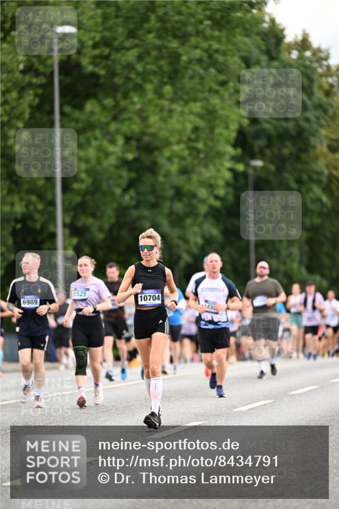 29.06.2025 - hella hamburg halbmarathon Dr. Thomas Lammeyer http://msf.ph/oto/8434791 29.06.2025 10:54:14 Kennedybrücke 1525, 1805, 2160, 2541, 2927, 2997, 3070, 4589, 5106, 5997, 6680, 6694, 6989, 7755, 8254, 9015, 9162, 9261, 10038, 10060, 10704, 10782, 11030 meine-sportfotos.de