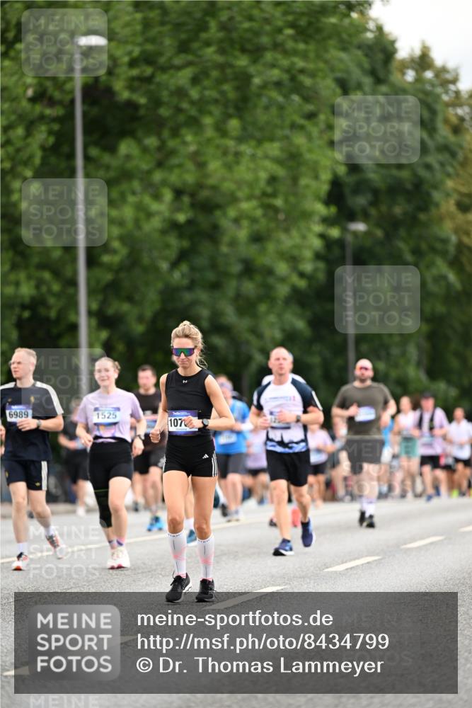 29.06.2025 - hella hamburg halbmarathon Dr. Thomas Lammeyer http://msf.ph/oto/8434799 29.06.2025 10:54:14 Kennedybrücke 1525, 1805, 2160, 2541, 2927, 2997, 3070, 4589, 5106, 5997, 6680, 6694, 6989, 7755, 8254, 9015, 9162, 9261, 10038, 10060, 10704, 10782, 11030 meine-sportfotos.de