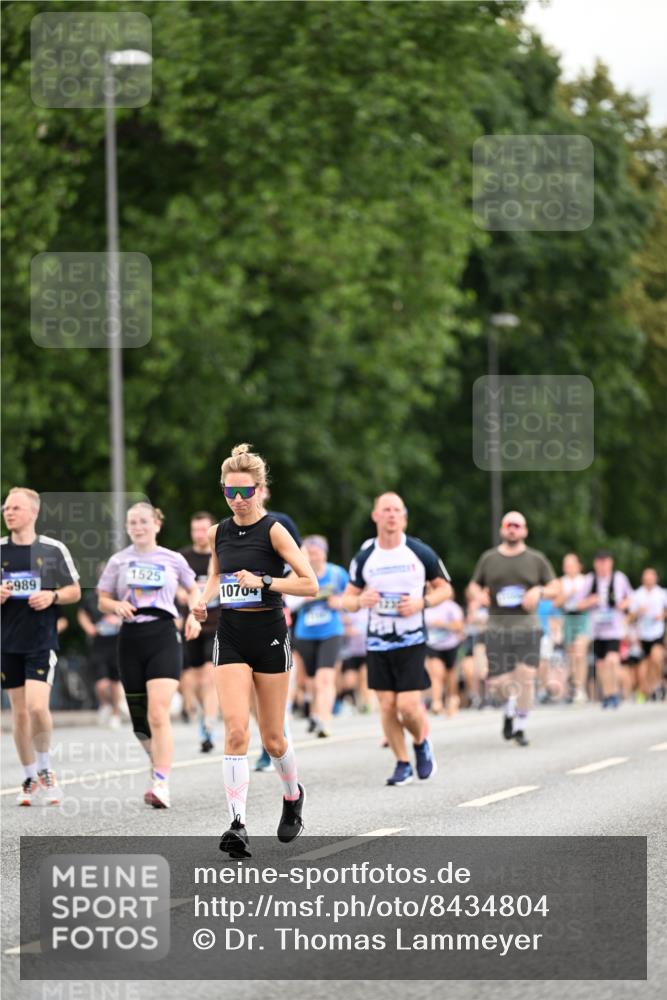 29.06.2025 - hella hamburg halbmarathon Dr. Thomas Lammeyer http://msf.ph/oto/8434804 29.06.2025 10:54:14 Kennedybrücke 1525, 1805, 2160, 2541, 2927, 2997, 3070, 4589, 5106, 5997, 6680, 6694, 6989, 7755, 8254, 9015, 9162, 9261, 10038, 10060, 10704, 10782, 11030 meine-sportfotos.de