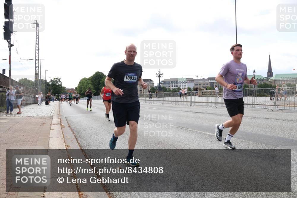 29.06.2025 - hella hamburg halbmarathon Lena Gebhardt http://msf.ph/oto/8434808 29.06.2025 10:08:51 Lombardsbrücke 11967, 10035, 1657, 1147, 1427, 3762, 5347, 6100, 6590, 7453, 7476, 9951, 9958, 10035, 10092, 11496, 11657, 11780, 11967, 12144, 13174, 13592, 13593, 14902, 14965, 15429, 15584, 15586, 15592, 16439, 17347, 18266, 18505 meine-sportfotos.de