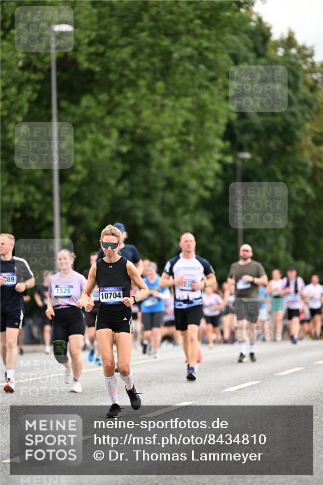 29.06.2025 - hella hamburg halbmarathon Dr. Thomas Lammeyer http://msf.ph/oto/8434810 29.06.2025 10:54:14 Kennedybrücke 1525, 1805, 2160, 2541, 2927, 2997, 3070, 4589, 5106, 5997, 6680, 6694, 6989, 7755, 8254, 9015, 9162, 9261, 10038, 10060, 10704, 10782, 11030 meine-sportfotos.de