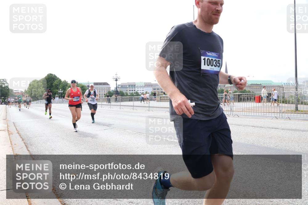 29.06.2025 - hella hamburg halbmarathon Lena Gebhardt http://msf.ph/oto/8434819 29.06.2025 10:08:52 Lombardsbrücke 11967, 10035, 1147, 1188, 1427, 1838, 3762, 5347, 6100, 6590, 7453, 9718, 9951, 9958, 10035, 10092, 10819, 11067, 11496, 11657, 11780, 11967, 12144, 13174, 13592, 13593, 14902, 14965, 15429, 15584, 15586, 15592, 16439, 17347, 18266, 18505 meine-sportfotos.de