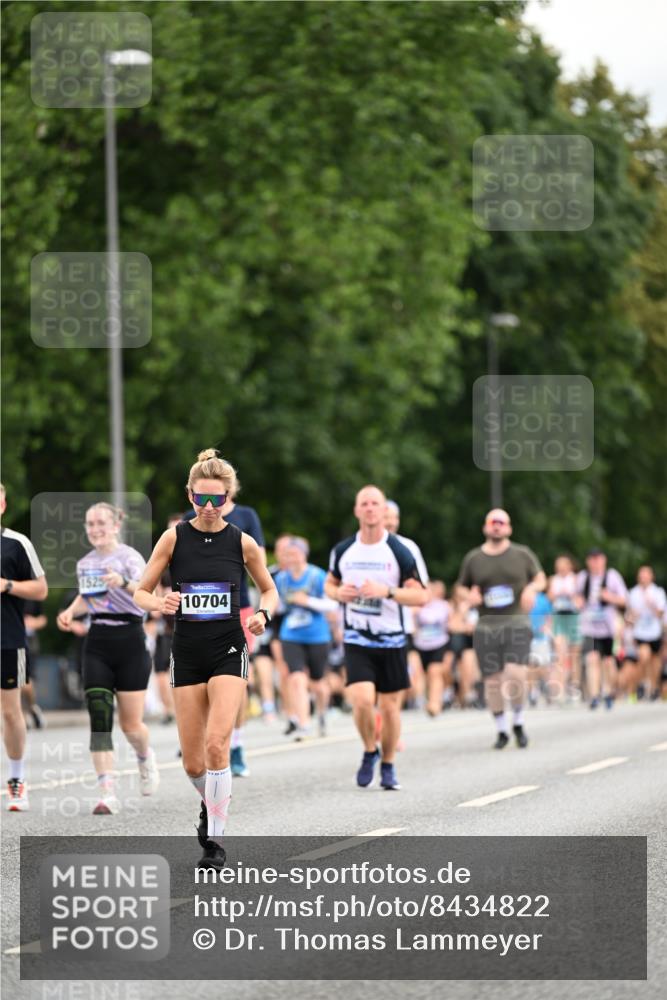 29.06.2025 - hella hamburg halbmarathon Dr. Thomas Lammeyer http://msf.ph/oto/8434822 29.06.2025 10:54:15 Kennedybrücke 1525, 1805, 2160, 2541, 2927, 2997, 3070, 4589, 5106, 5997, 6680, 6694, 6989, 7755, 8254, 9015, 9162, 9261, 10038, 10060, 10704, 11030 meine-sportfotos.de