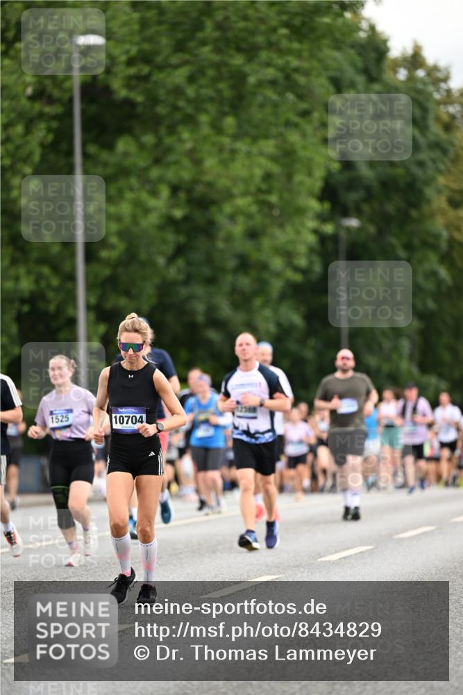 29.06.2025 - hella hamburg halbmarathon Dr. Thomas Lammeyer http://msf.ph/oto/8434829 29.06.2025 10:54:15 Kennedybrücke 1525, 1805, 2160, 2541, 2927, 2997, 3070, 4589, 5106, 5997, 6680, 6694, 6989, 7755, 8254, 9015, 9162, 9261, 10038, 10060, 10704, 11030 meine-sportfotos.de
