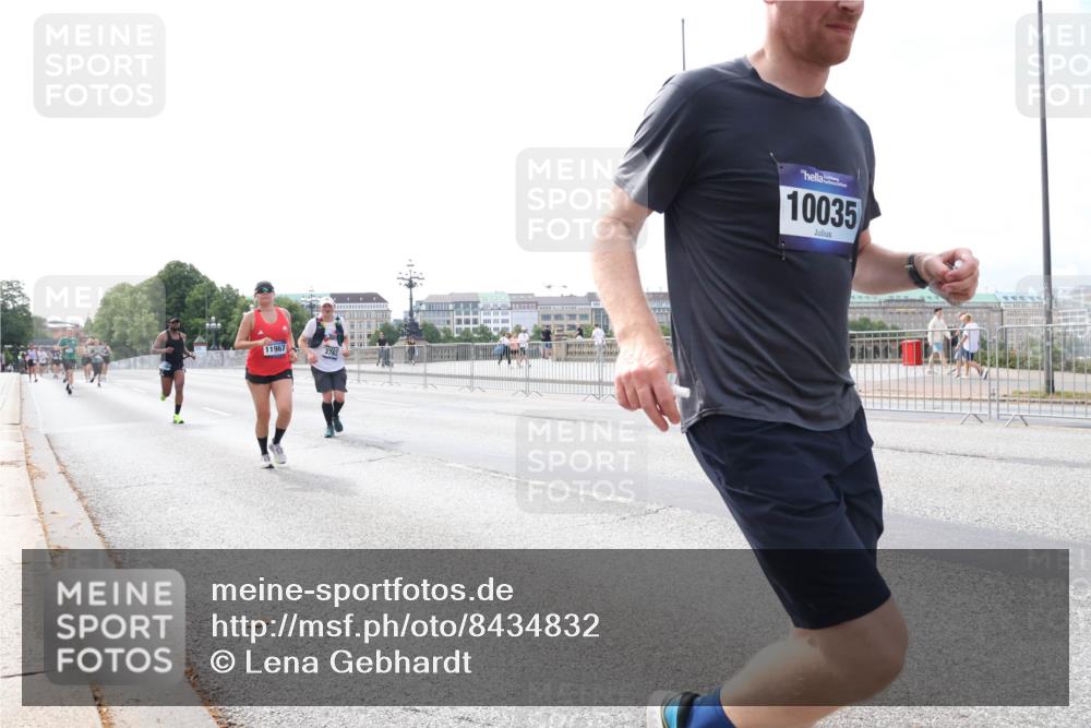 29.06.2025 - hella hamburg halbmarathon Lena Gebhardt http://msf.ph/oto/8434832 29.06.2025 10:08:52 Lombardsbrücke 11967, 3762, 10035, 1147, 1188, 1427, 1838, 3762, 5347, 6100, 6590, 7453, 9718, 9951, 9958, 10035, 10092, 10819, 11067, 11496, 11657, 11780, 11967, 12144, 13174, 13592, 13593, 14902, 14965, 15429, 15584, 15586, 15592, 16439, 17347, 18266, 18505 meine-sportfotos.de