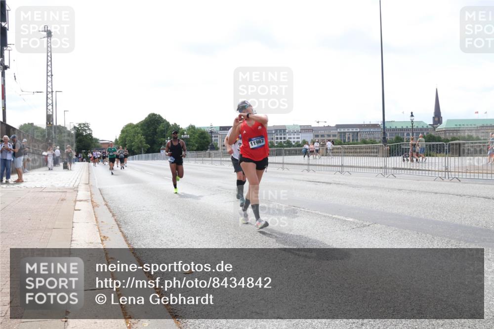 29.06.2025 - hella hamburg halbmarathon Lena Gebhardt http://msf.ph/oto/8434842 29.06.2025 10:08:53 Lombardsbrücke 11967, 1147, 1188, 1427, 1838, 3762, 5347, 6100, 6590, 7453, 9718, 9951, 9958, 10035, 10092, 10819, 11067, 11496, 11657, 11780, 11967, 12144, 13174, 13592, 13593, 14736, 14902, 14965, 15584, 15586, 15592, 16439, 17347, 18266, 18505 meine-sportfotos.de