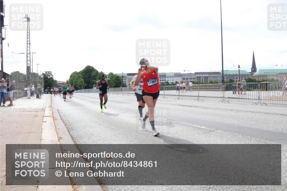 29.06.2025 - hella hamburg halbmarathon Lena Gebhardt http://msf.ph/oto/8434861 29.06.2025 10:08:53 Lombardsbrücke 11967, 1147, 1188, 1427, 1838, 3762, 5347, 6100, 6590, 7453, 9718, 9951, 9958, 10035, 10092, 10819, 11067, 11496, 11657, 11780, 11967, 12144, 13174, 13592, 13593, 14736, 14902, 14965, 15584, 15586, 15592, 16439, 17347, 18266, 18505 meine-sportfotos.de