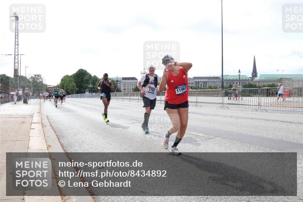 29.06.2025 - hella hamburg halbmarathon Lena Gebhardt http://msf.ph/oto/8434892 29.06.2025 10:08:54 Lombardsbrücke 11967, 1147, 1188, 1427, 1838, 3762, 5347, 6100, 6590, 7453, 9718, 9951, 9958, 10035, 10092, 10819, 11067, 11496, 11657, 11780, 11967, 12144, 13174, 13592, 13593, 14736, 14902, 14965, 15584, 15586, 15592, 16439, 17347, 18266, 18505 meine-sportfotos.de