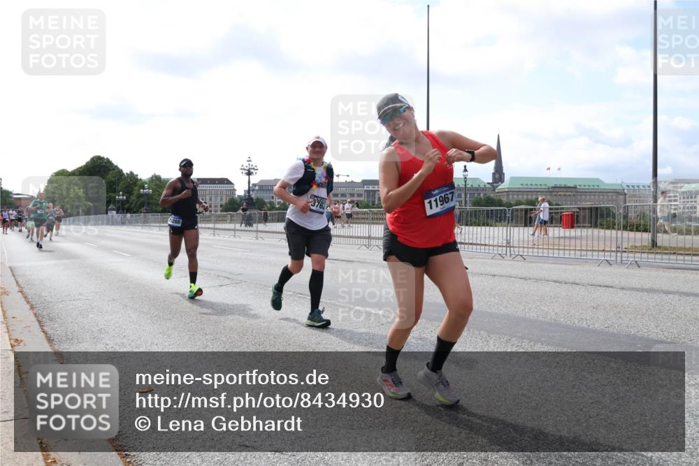29.06.2025 - hella hamburg halbmarathon Lena Gebhardt http://msf.ph/oto/8434930 29.06.2025 10:08:54 Lombardsbrücke 7266, 11967, 1147, 1188, 1427, 1838, 3762, 5347, 6100, 6590, 7453, 9718, 9951, 9958, 10035, 10092, 10819, 11067, 11496, 11657, 11780, 11967, 12144, 13174, 13592, 13593, 14736, 14902, 14965, 15584, 15586, 15592, 16439, 17347, 18266, 18505 meine-sportfotos.de