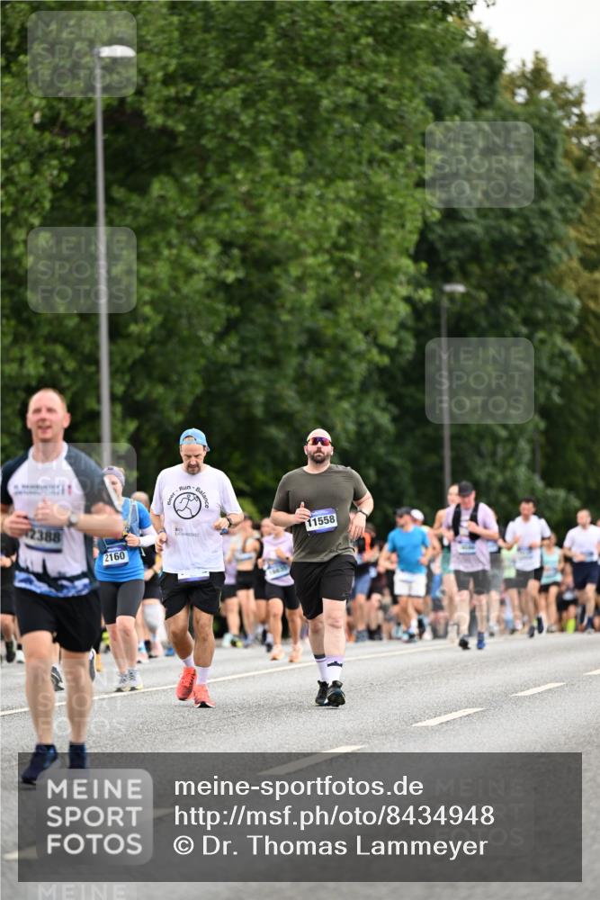 29.06.2025 - hella hamburg halbmarathon Dr. Thomas Lammeyer http://msf.ph/oto/8434948 29.06.2025 10:54:18 Kennedybrücke 1525, 1805, 2160, 2541, 2927, 3070, 3710, 4168, 4589, 5106, 5997, 6680, 6694, 6989, 7755, 8254, 9015, 9162, 9261, 9940, 10038, 10060, 10704, 11030, 11426 meine-sportfotos.de