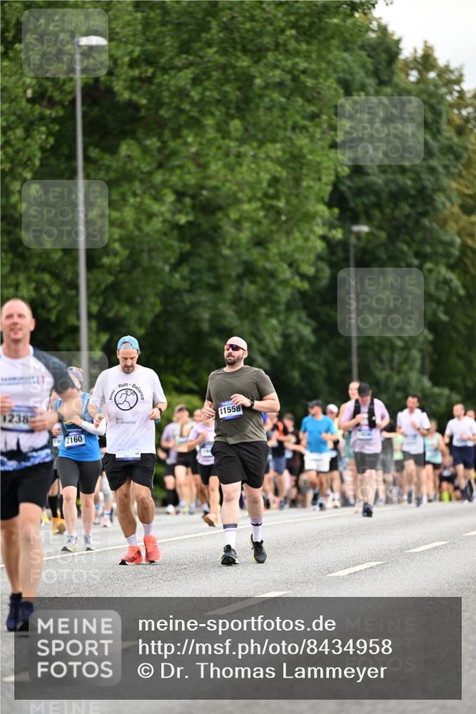 29.06.2025 - hella hamburg halbmarathon Dr. Thomas Lammeyer http://msf.ph/oto/8434958 29.06.2025 10:54:19 Kennedybrücke 1525, 1805, 2160, 2541, 2927, 3070, 3701, 3710, 4168, 4589, 5106, 5997, 6680, 6694, 6989, 7755, 8254, 9015, 9162, 9261, 9940, 10038, 10060, 10704, 11030, 11426 meine-sportfotos.de