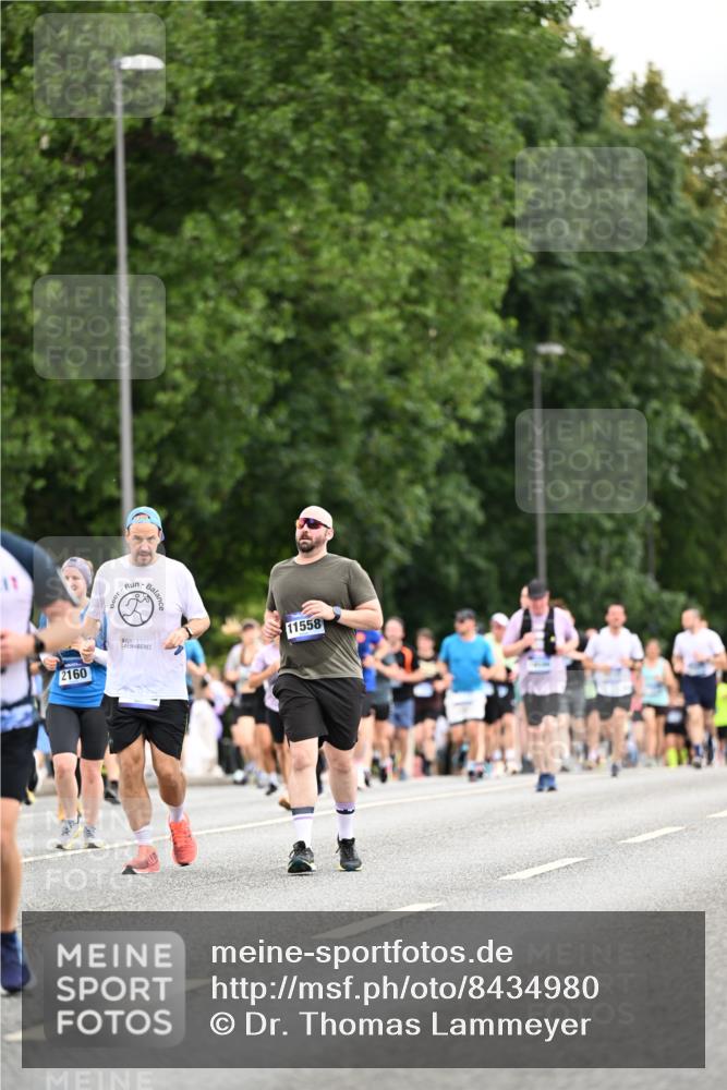 29.06.2025 - hella hamburg halbmarathon Dr. Thomas Lammeyer http://msf.ph/oto/8434980 29.06.2025 10:54:19 Kennedybrücke 1525, 1805, 2160, 2541, 2927, 3070, 3701, 3710, 4168, 4589, 5106, 5997, 6680, 6694, 6989, 7755, 8254, 9015, 9162, 9261, 9940, 10038, 10060, 10704, 11030, 11426 meine-sportfotos.de