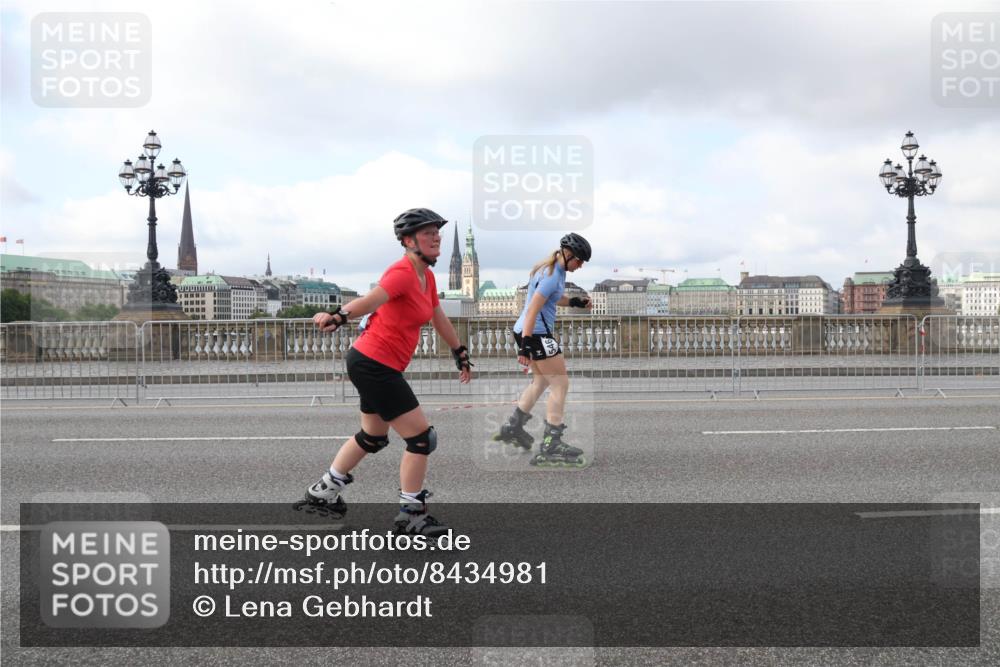 29.06.2025 - hella hamburg halbmarathon Lena Gebhardt http://msf.ph/oto/8434981 29.06.2025 09:01:32 Lombardsbrücke  meine-sportfotos.de