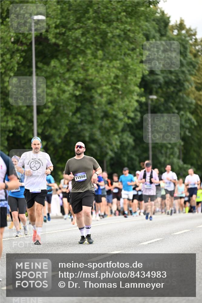 29.06.2025 - hella hamburg halbmarathon Dr. Thomas Lammeyer http://msf.ph/oto/8434983 29.06.2025 10:54:20 Kennedybrücke 1525, 1805, 2160, 2541, 2927, 3070, 3701, 3710, 4168, 4589, 5106, 5997, 6680, 6694, 6989, 7755, 8254, 9015, 9162, 9261, 9940, 10038, 10060, 10704, 11030, 11426 meine-sportfotos.de
