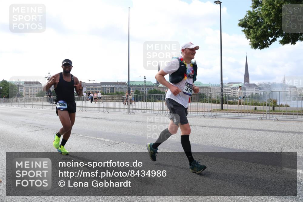 29.06.2025 - hella hamburg halbmarathon Lena Gebhardt http://msf.ph/oto/8434986 29.06.2025 10:08:55 Lombardsbrücke 78266, 376, 1147, 1188, 1427, 1838, 3762, 5347, 6100, 6590, 7453, 9718, 9951, 9958, 10035, 10092, 10819, 11067, 11496, 11657, 11780, 11967, 12144, 13174, 13592, 13593, 14736, 14902, 14965, 15584, 15586, 15592, 17347, 18266, 18505 meine-sportfotos.de