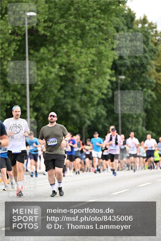 29.06.2025 - hella hamburg halbmarathon Dr. Thomas Lammeyer http://msf.ph/oto/8435006 29.06.2025 10:54:20 Kennedybrücke 1525, 1805, 2160, 2541, 2927, 3070, 3701, 3710, 4168, 4589, 5106, 5997, 6680, 6694, 6989, 7755, 8254, 9015, 9162, 9261, 9940, 10038, 10060, 10704, 11030, 11426 meine-sportfotos.de