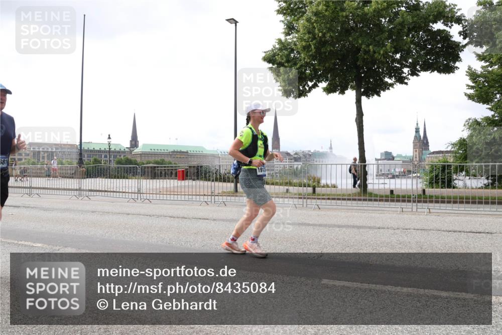 29.06.2025 - hella hamburg halbmarathon Lena Gebhardt http://msf.ph/oto/8435084 29.06.2025 10:44:54 Lombardsbrücke 581, 1913, 1024, 1273, 1629, 1685, 1924, 2007, 2674, 2779, 3506, 3570, 4186, 4215, 4275, 4337, 4968, 5190, 5355, 5649, 6002, 6509, 6841, 6888, 7216, 7699, 7912, 8582, 8594, 8762, 8907, 9036, 9084, 9085, 9331, 9333, 9397, 9536, 10006, 10303, 10304, 10416, 10562, 10566, 10668, 10707, 11272, 12198, 12318, 12332, 12334, 12394, 12409, 13039, 13261, 13262, 13288, 14350, 14681, 14971, 18454, 18459 meine-sportfotos.de