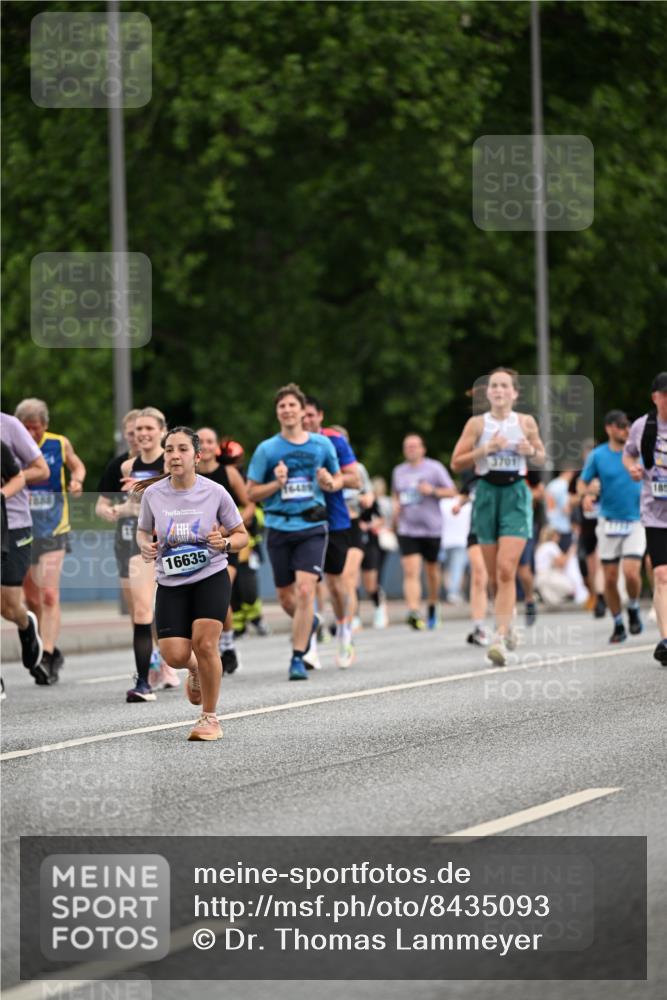29.06.2025 - hella hamburg halbmarathon Dr. Thomas Lammeyer http://msf.ph/oto/8435093 29.06.2025 10:54:26 Kennedybrücke 1525, 2160, 2927, 3070, 3680, 3701, 3710, 4168, 4589, 5997, 6680, 6694, 6989, 7721, 7722, 7755, 8254, 8299, 9261, 9940, 10060, 10704, 11030, 11426 meine-sportfotos.de