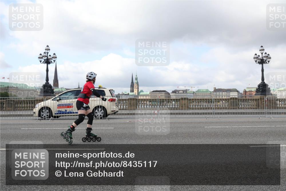 29.06.2025 - hella hamburg halbmarathon Lena Gebhardt http://msf.ph/oto/8435117 29.06.2025 09:01:37 Lombardsbrücke  meine-sportfotos.de
