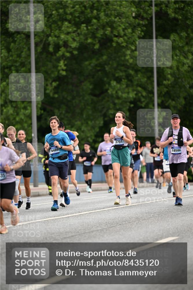29.06.2025 - hella hamburg halbmarathon Dr. Thomas Lammeyer http://msf.ph/oto/8435120 29.06.2025 10:54:27 Kennedybrücke 1525, 2160, 2927, 3070, 3680, 3701, 3710, 4168, 4589, 5552, 5997, 6680, 6694, 6989, 7721, 7722, 7755, 8254, 8299, 9261, 9940, 10060, 10704, 11030, 11426 meine-sportfotos.de